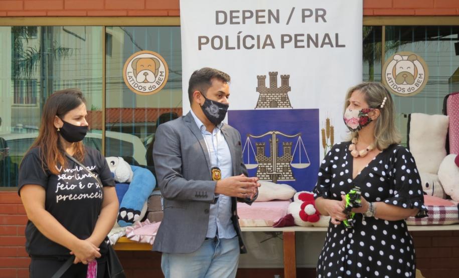 Projeto Pipoca: Detentos produzem materiais para animais de rua, na Cadeia Pública de Toledo (PR) Projeto Pipoca: Detentos produzem materiais para animais de rua, na Cadeia Pública de Toledo (PR)