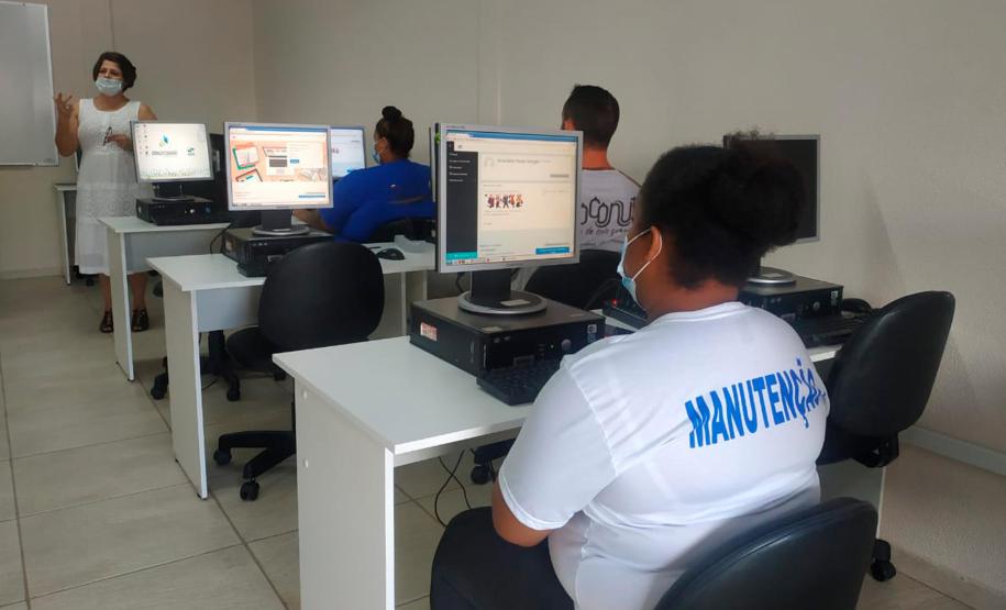 Presos recebem certificados de cursos profissionalizantes Presos recebem certificados de cursos profissionalizantes