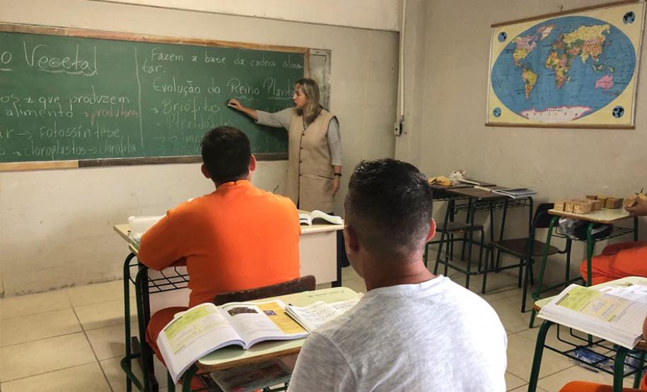 Com Enem, presos de Londrina conseguem vagas em universidades públicas Com Enem, presos de Londrina conseguem vagas em universidades públicas