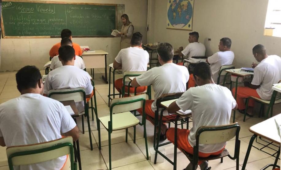 Com Enem, presos de Londrina conseguem vagas em universidades públicas Com Enem, presos de Londrina conseguem vagas em universidades públicas