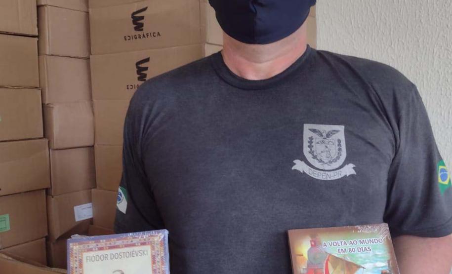 Depen recebe doação de livros do Ministério da Justiça Depen recebe doação de livros do Ministério da Justiça