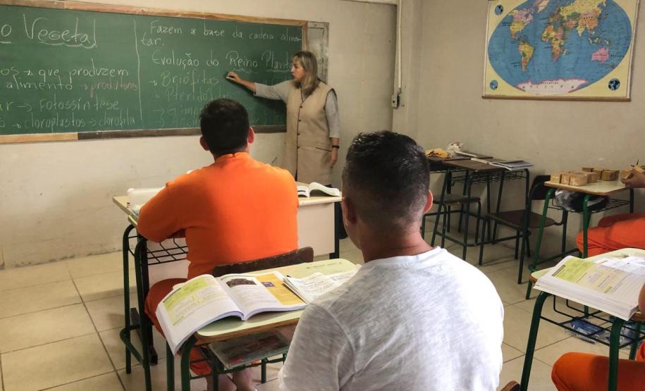 Presos aprovados no Vestibular da UEL Presos aprovados no Vestibular da UEL