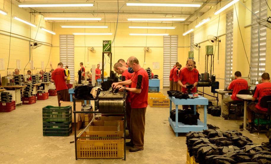 Mesmo com pandemia, Paraná tem 7,3 mil presos trabalhando Mesmo com pandemia, Paraná tem 7,3 mil presos trabalhando