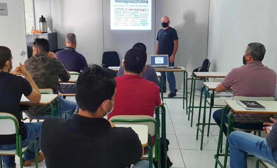 Agentes penitenciários do Departamento Penitenciário do Paraná participaram do curso Noções de Inteligência Penitenciária, promovida pela Escola de Formação e Aperfeiçoamento Penitenciário (Espen). Dividido em etapas, o curso teve término na última semana, em Curitiba.  -  Curitiba, 19/08/2021  -  Foto: Depen-Paraná