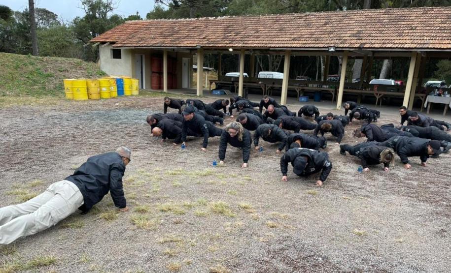 Depen capacita agentes penitenciários com curso de tecnologias não letais Ao todo, 32 profissionais tiveram aulas teóricas e práticas que aconteceram no Complexo Penitenciário de Piraquara, na Região Metropolitana de Curitiba.