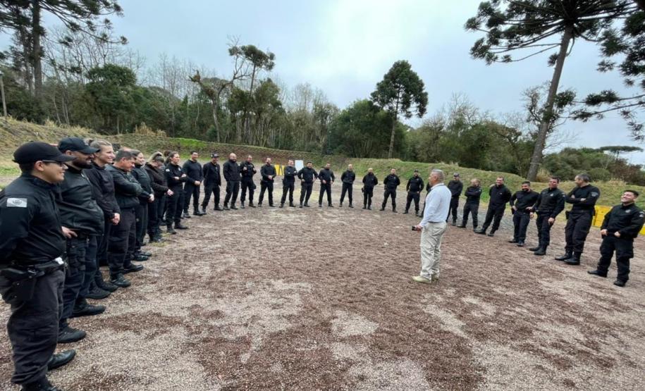 Depen capacita agentes penitenciários com curso de tecnologias não letai Ao todo, 32 profissionais tiveram aulas teóricas e práticas que aconteceram no Complexo Penitenciário de Piraquara, na Região Metropolitana de Curitiba.