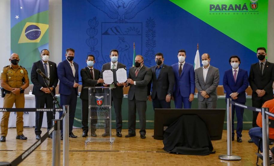 Com planejamento, Governo resolve demanda histórica e transfere gestão de todos os presos ao Depen A medida encerra um ciclo de 168 anos de custódia de presos pela Polícia Civil, o que fez o Paraná carregar por muito tempo o posto de ser o estado com a maior população carcerária em delegacias do País. No total, cerca de 12 mil pessoas privadas de liberdade tiveram a situação regularizada desde 2019.