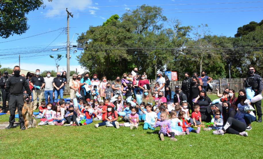 Depen-PR organiza campanha e entrega brinquedos para crianças em Piraquara Depen-PR organiza campanha e entrega brinquedos para crianças em Piraquara
