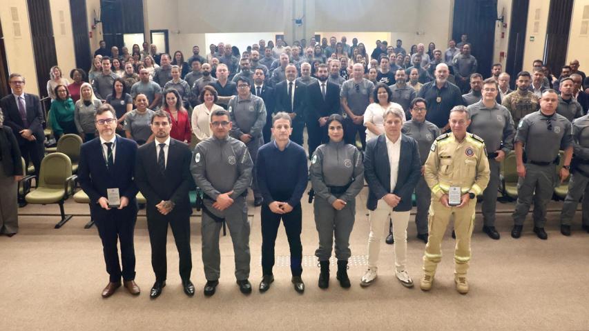Sistema Penitenciário do Paraná celebra 117 anos com solenidade marcada por homenagens, palestras e reconhecimento institucional